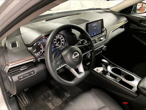 Used 2024 Nissan Altima 2.5 SV image 8