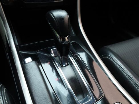 Used 2017 Honda Accord Sport image 8