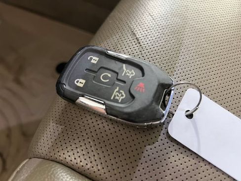 Used 2019 Chevrolet Suburban Premier RWD image 27