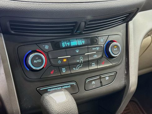 Used 2017 Ford Escape SE w/ Equipment Group 201A AWD/4WD image 16