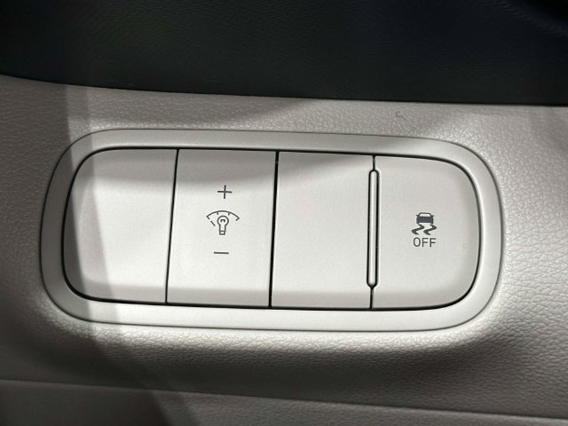 Used 2025 Hyundai Venue Limited FWD image 33