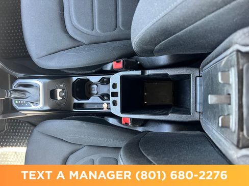 Used 2019 Jeep Renegade Latitude w/ Cold Weather Group AWD/4WD image 26
