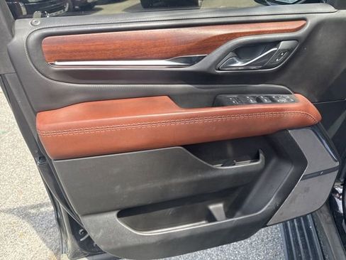 Used 2023 GMC Yukon XL Denali Ultimate image 8