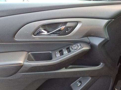 Used 2021 Chevrolet Traverse LT FWD image 14