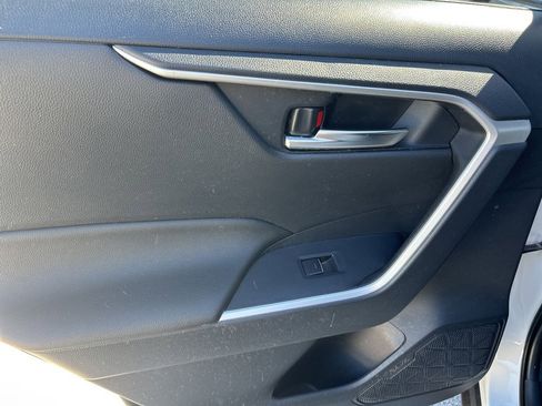 Used 2024 Toyota RAV4 SE image 16