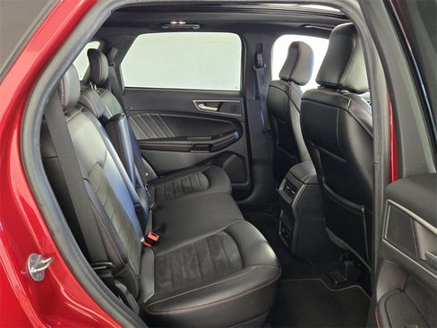 Used 2021 Ford Edge ST-Line image 13