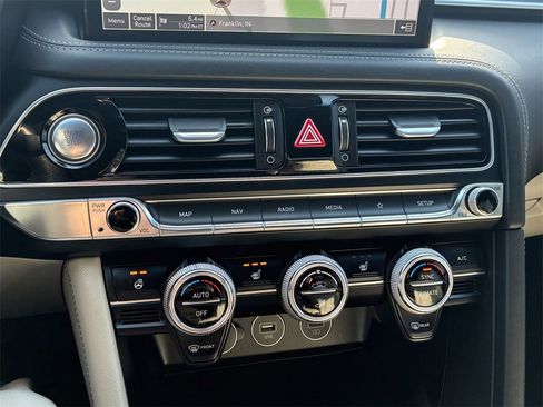 Used 2023 Genesis G70 2.0T image 19