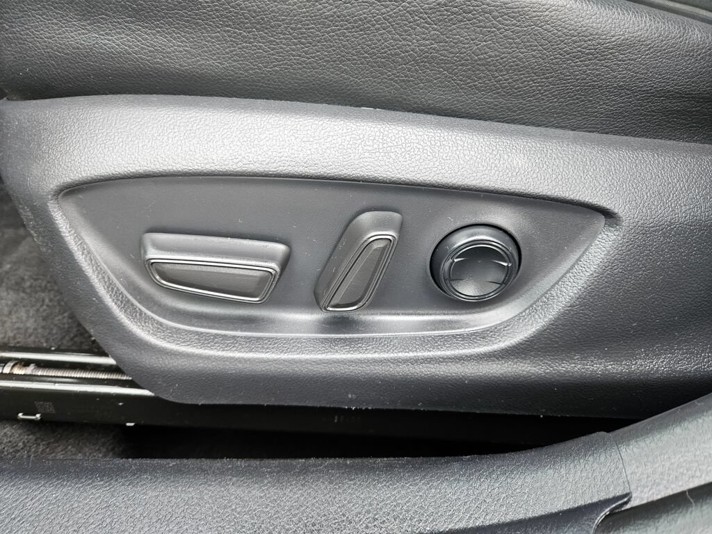 Used 2018 Toyota Camry SE FWD image 18