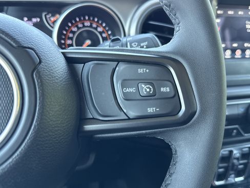 Used 2023 Jeep Wrangler Unlimited Sport AWD/4WD image 31