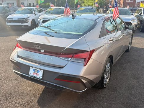 Used 2024 Hyundai Elantra SEL FWD image 7