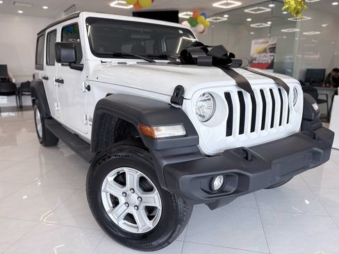 Used 2018 Jeep Wrangler Unlimited Sport S AWD/4WD image 3