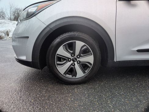 Used 2017 Kia Niro LX image 16