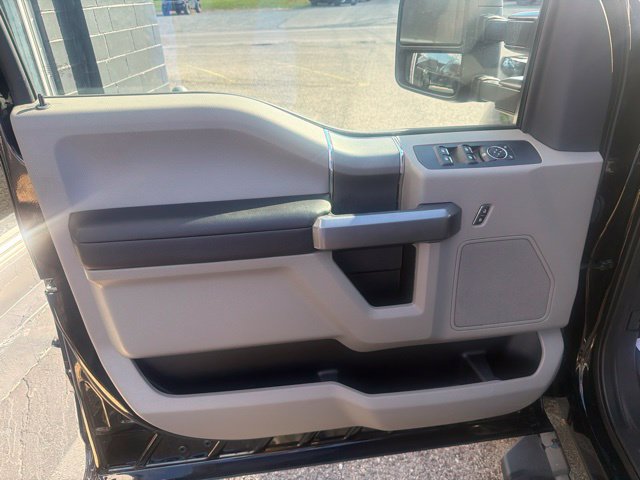 Used 2022 Ford F250 XLT w/ Black Appearance Package AWD/4WD image 19