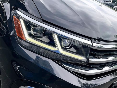 Used 2022 Volkswagen Atlas SEL Premium image 28