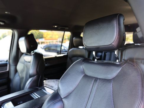 Used 2022 Jeep Wagoneer Series III w/ Flexible Seating Group image 23