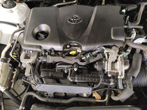 Used 2018 Toyota Camry SE FWD image 30