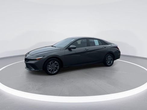 Certified 2024 Hyundai Elantra SEL image 3