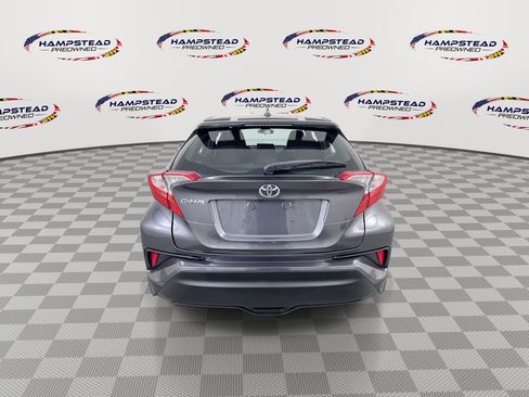 Used 2020 Toyota C-HR XLE FWD image 7