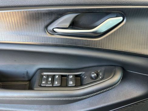 Used 2025 Jeep Grand Cherokee Altitude AWD/4WD image 11