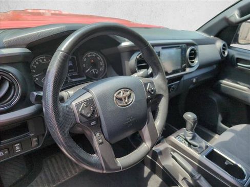 Used 2016 Toyota Tacoma TRD Sport w/ Towing Package AWD/4WD image 8