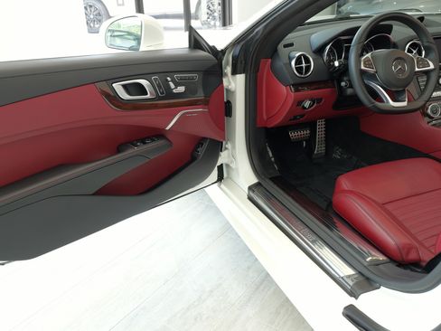 Used 2018 Mercedes-Benz SL 550 image 24