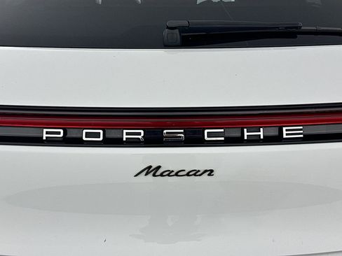 Certified 2023 Porsche Macan AWD/4WD image 35