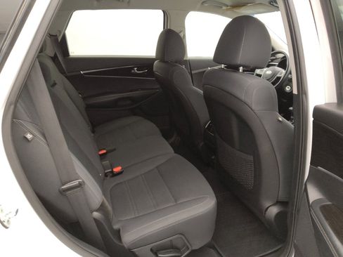 Used 2019 Kia Sorento S FWD image 19