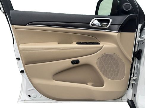 Used 2019 Jeep Grand Cherokee Limited w/ Trailer Tow Group IV image 18