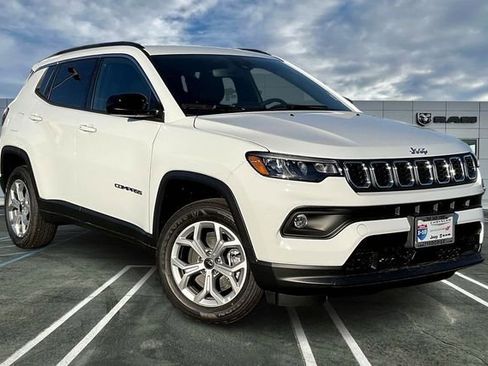 New 2026 Jeep Compass Latitude image 14