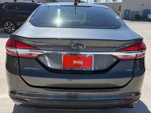 Used 2017 Ford Fusion SE FWD image 8