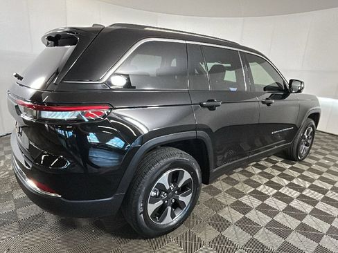 Used 2022 Jeep Grand Cherokee Limited 4xe w/ Luxury Tech Group II AWD/4WD image 2