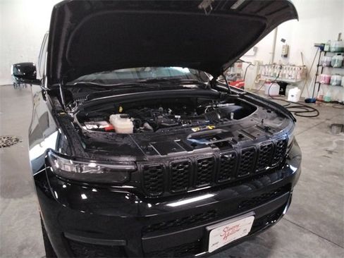Used 2024 Jeep Grand Cherokee L Limited w/ Luxury Tech Group II image 11