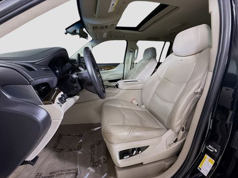 Used 2019 Cadillac Escalade ESV Luxury image 21