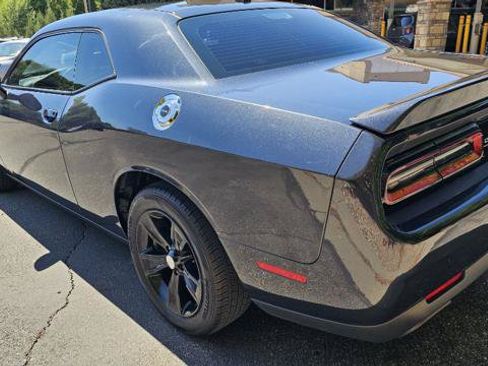Used 2019 Dodge Challenger SXT RWD image 7