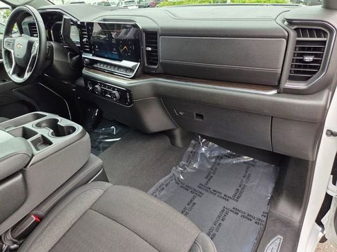 Used 2024 Chevrolet Silverado 1500 LT RWD image 18