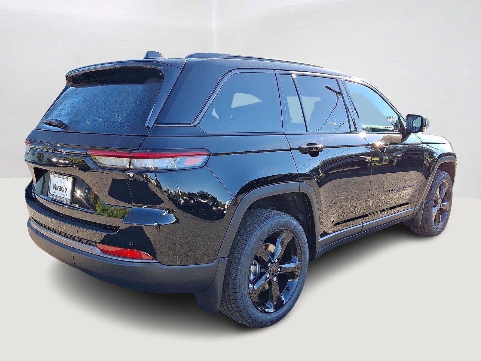 New 2027 Jeep Grand Cherokee Limited AWD/4WD image 3