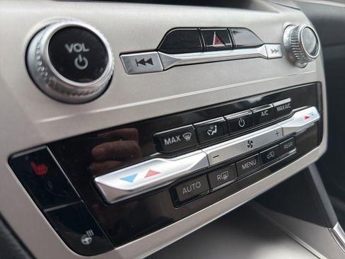 Used 2024 Ford Explorer XLT w/ Equipment Group 202A image 22