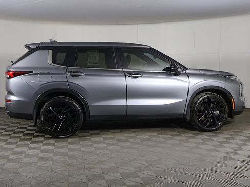 Used 2024 Mitsubishi Outlander SE Black Edition image 19