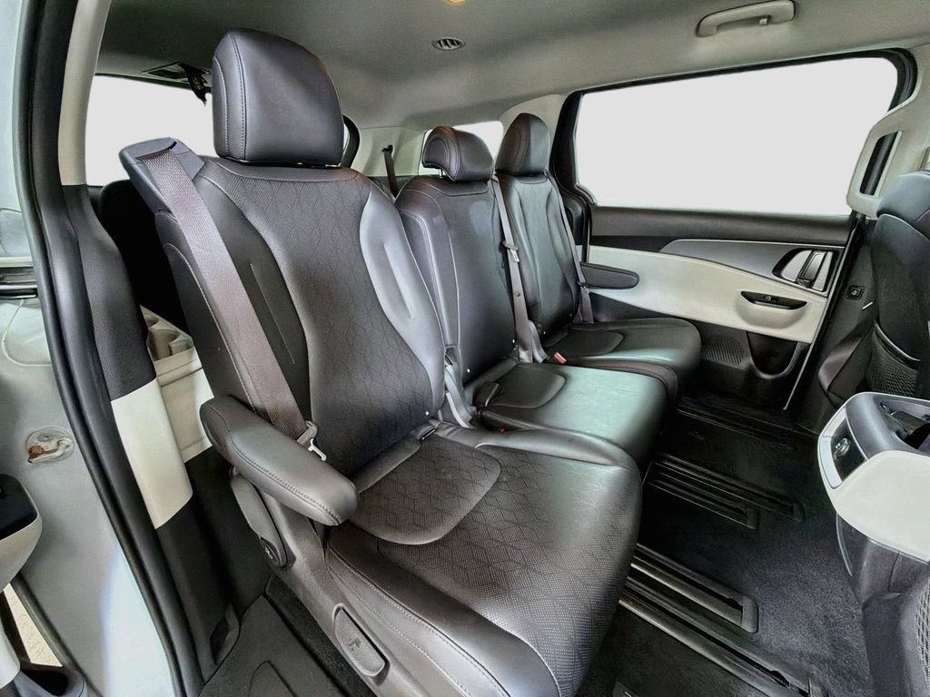 Used 2022 Kia Carnival LX FWD image 28