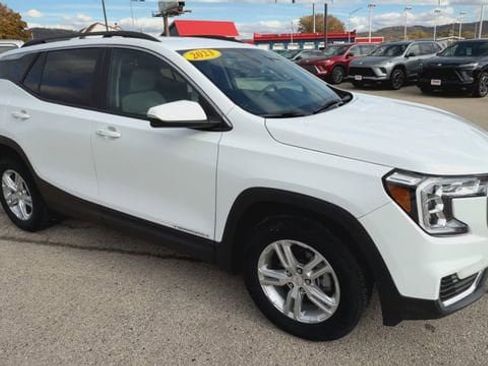 Used 2023 GMC Terrain SLE w/ Driver Convenience Package AWD/4WD image 2