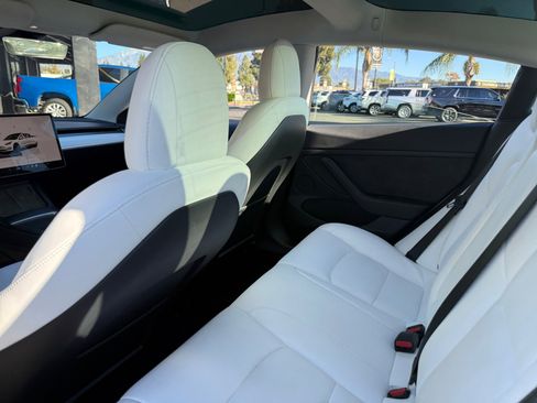 Used 2023 Tesla Model 3 Standard Range image 16
