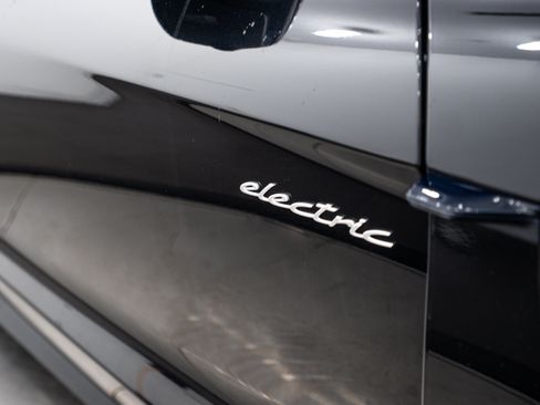 Certified 2025 Porsche Taycan 4S AWD/4WD image 24