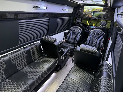 Used 2024 Mercedes-Benz Sprinter 3500 image 4