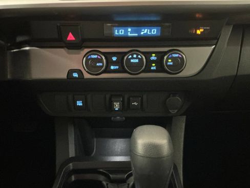 Used 2022 Toyota Tacoma SR5 RWD image 12