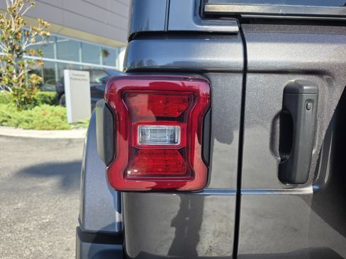 Used 2022 Jeep Wrangler Unlimited Sahara image 10