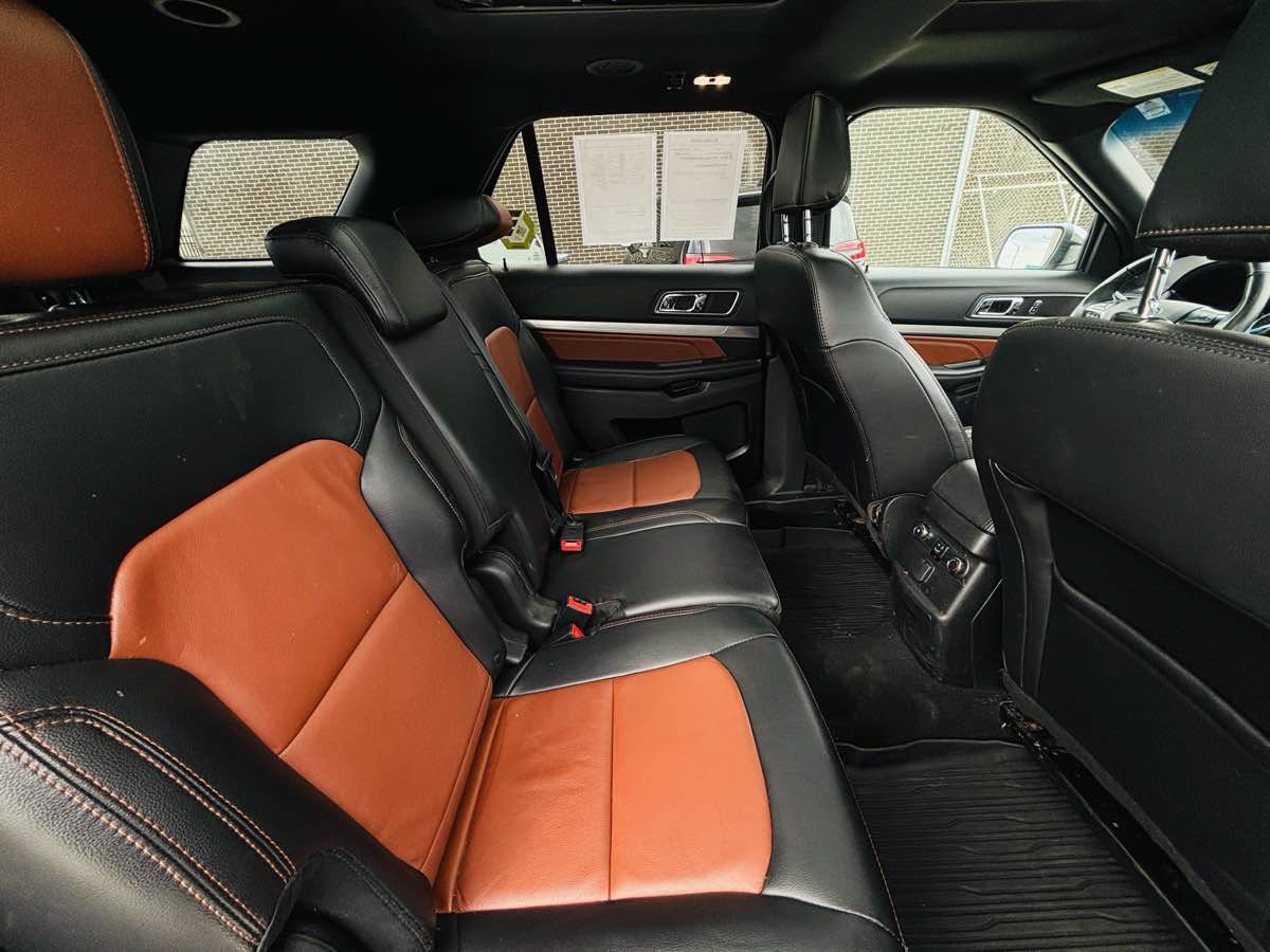 Used 2019 Ford Explorer XLT w/ Equipment Group 202A AWD/4WD image 38