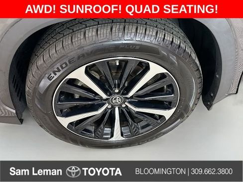 Used 2022 Toyota Highlander XSE image 32