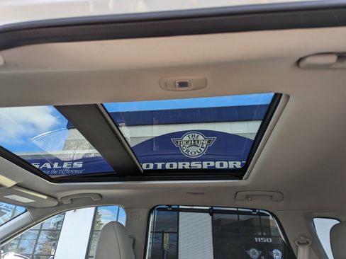 Used 2021 Nissan Rogue SV w/ Premium Package image 37