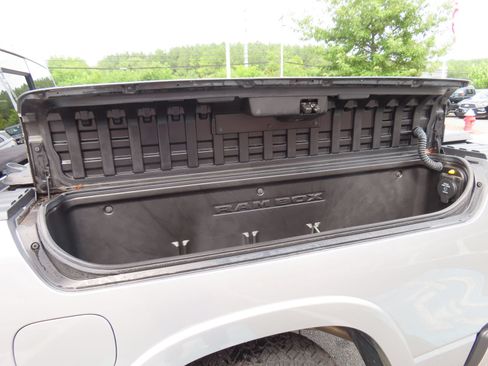Used 2020 RAM 1500 Laramie AWD/4WD image 11