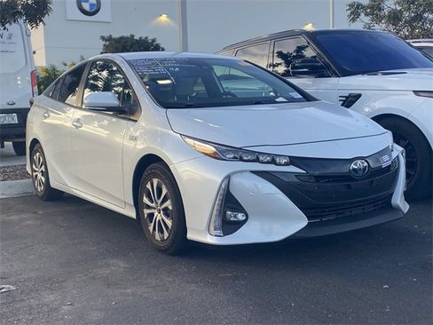 Used 2021 Toyota Prius Prime Limited image 3